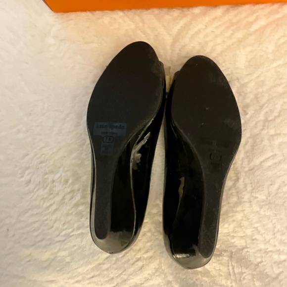 Kate Spade Wedge Peep-Toe Shoe, Black Patent Leather w/Ivory Bow, Size 7 - Picture 5 of 7